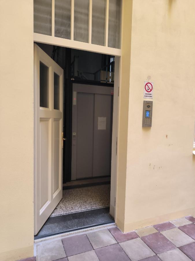 شقة Exclusive Apartman Prague Jecna المظهر الخارجي الصورة